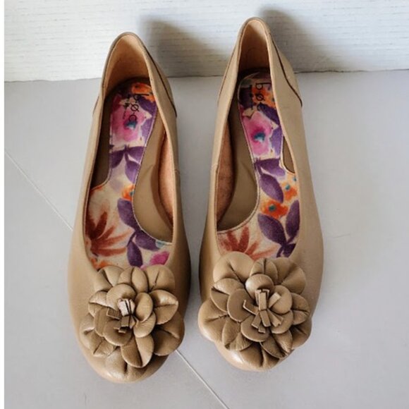 Born Beige Leather Flower Accent Ballet Flat Comfort Slip-on Shoes Loafer Sz 8.5 - Picture 1 of 9